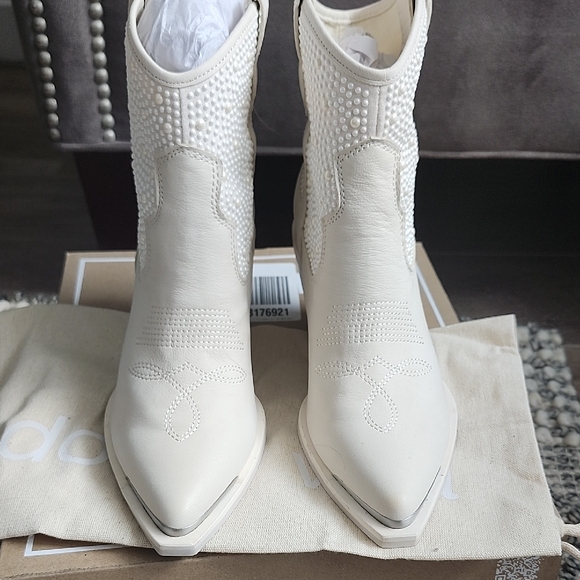 Dolce Vita Nashe Boots - Picture 2 of 4